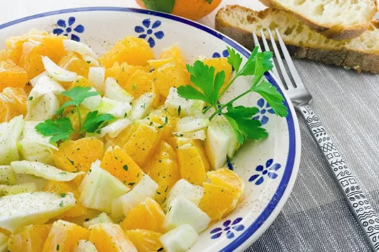 Insalata drenante arancia, pompelmo e finocchio, ricetta fresca e leggera
