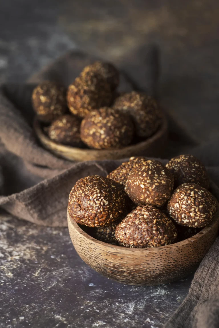 Palline energetiche ai datteri, noci e cacao, ricetta vegana